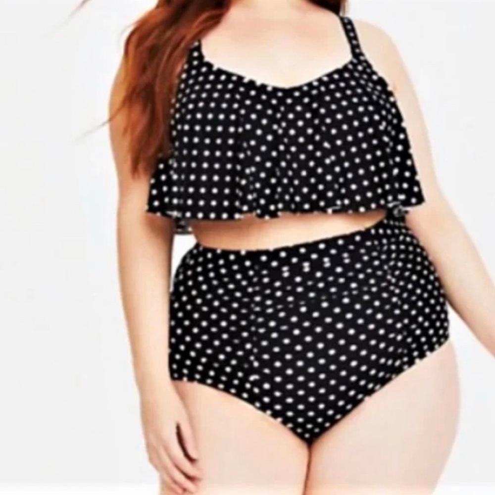 Torrid wireless polkadot bikini top sz 4 EUC